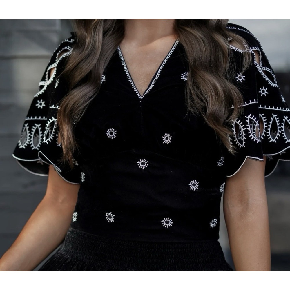 Love The Label Women Size Small Velvet Embroidered Smocked Blouse Top Black